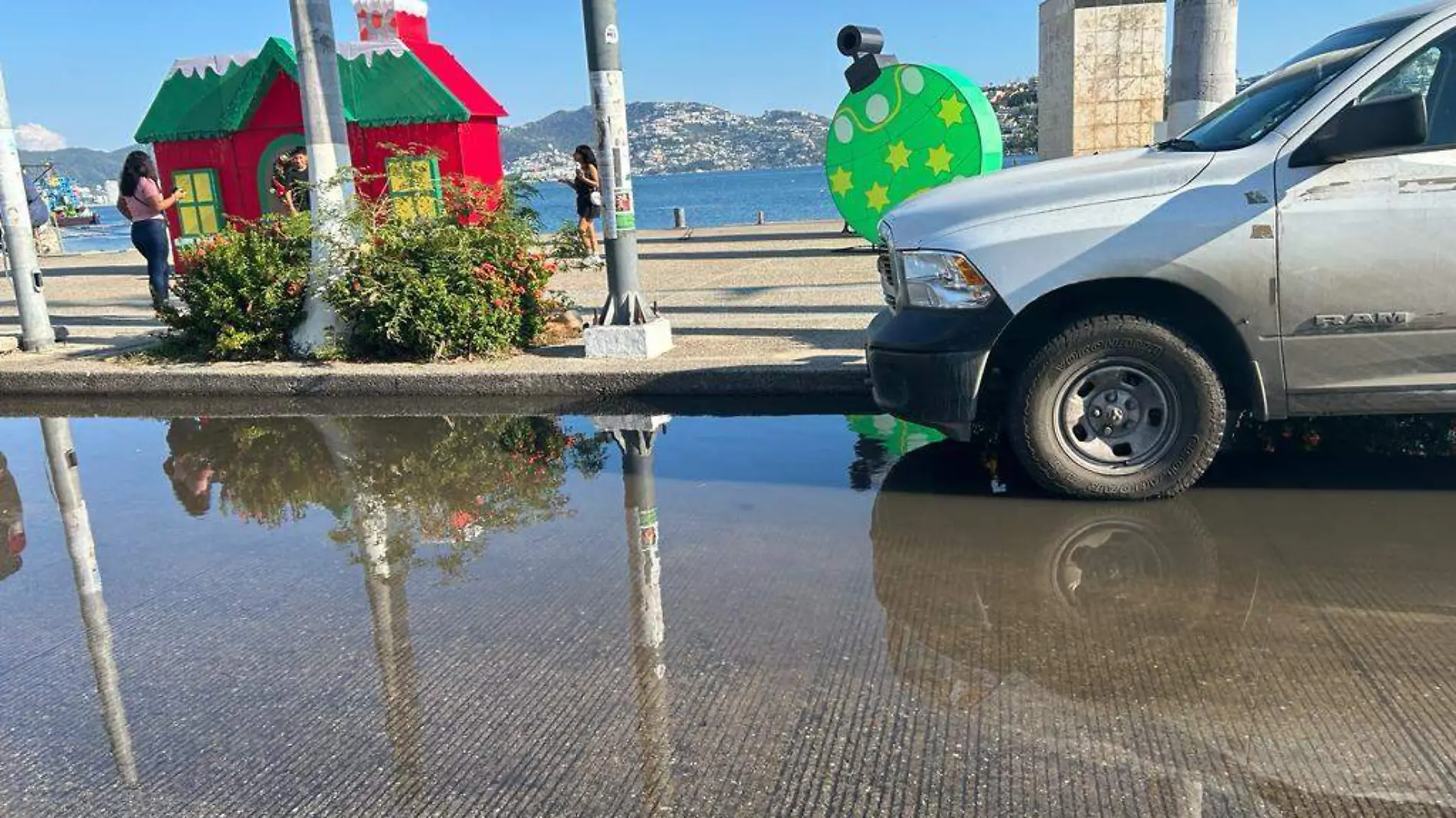 CALLES LLENAS DE AGUA EN ACA